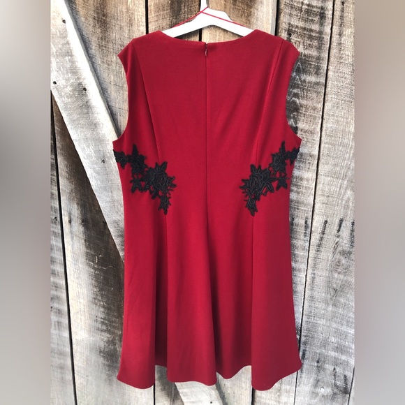 LIZ CLAIBORNE Dress Women’s 18 Red Garnet Red with Black Lace Appliqué - Picture 3 of 10